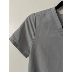 Figs XXS Catarina Extremes Scrub Top in Light Grey thumbnail 5