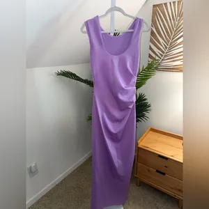 Black Halo Braden pleated side-slit column‎ gown in purple size 8 thumbnail 5