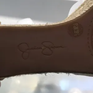 Jessica Simpson Women’s Mallika White Crossover Open Toe Espadrille Wedges thumbnail 10