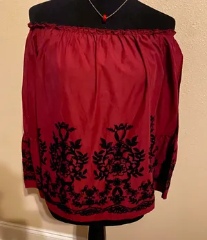 NWT Juniors Burgundy Off The Shoulder Top M thumbnail 2