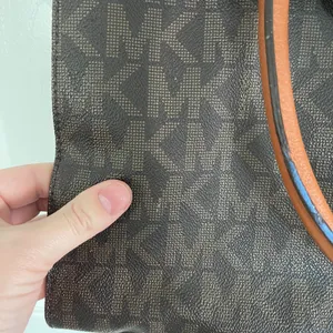 Michael Kors Hamilton Large East West Monogram Shoulder Tote thumbnail 4