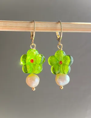 green flower glass beads & light pink freshwater peals boho fairy retro vintage chic style dangle earrings💐🩵 thumbnail 2