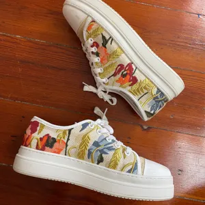 J Slides Noir Floral Embroidered Platform Sneaker‎ Artsy Women's Sz 9 🧡🎀 thumbnail 10