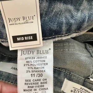 NWT Judy Blue mid rise‎ distressed skinny jeans size 30 thumbnail 4