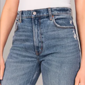 Abercrombie 90s Ultra High Rise Straight Jeans. Size 2S, 26 thumbnail 4