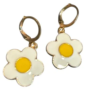 3/$20 Daisy‎ Flower Earrings “you pick 3” thumbnail 1