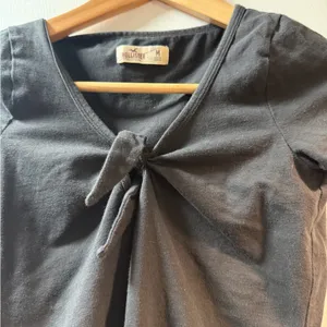 Hollister Black Tie Front Bodysuit Size Medium V Neck Fitted Top thumbnail 3