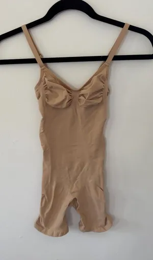 SKIMS sand Sculpting Bodysuit with Built-In Cups thumbnail 1