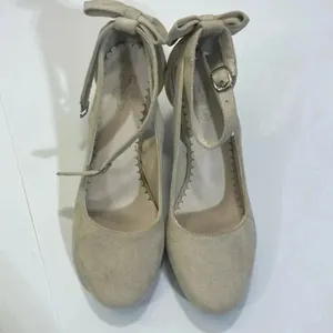 Women’s dress shoe size 8 thumbnail 2