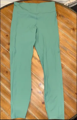 Vuori Stride 7/8 Leggings in Basil Women's Size Medium Athleisure Performance thumbnail 3