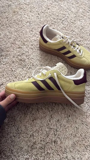 Women’s Gazelle Adidas Sneakers thumbnail 2
