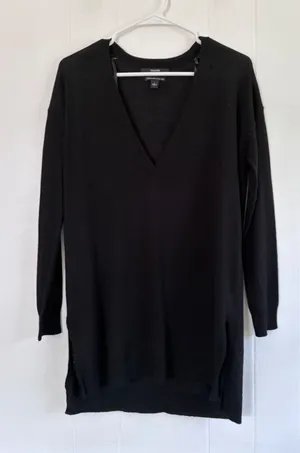 Tahari Black Extrafine Merino Wool V-Neck Tunic Sweater Womens Small Side Slit thumbnail 1