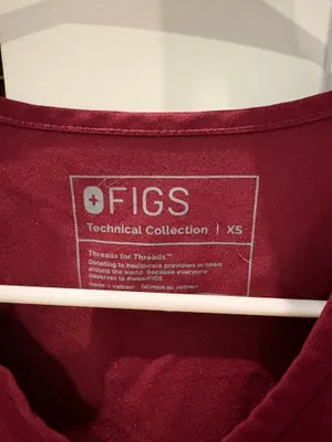 FIGS Scrub Top thumbnail 2