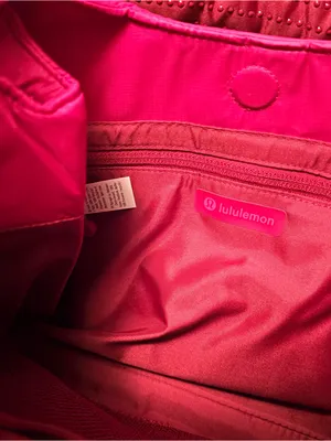 Lululemon authentic NWT Quilty Pleasures Shoulder Bag Mini. 5L Berry Rumble thumbnail 7