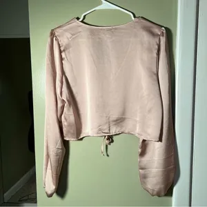Forever 21 Women's Size Large Satin‎ Crop Top Cinched Front V-Neck Light Pink thumbnail 5