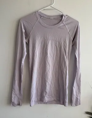 Lululemon Swiftly Tech Long Sleeve Shirt Lilac Purple Size 4 Thumbholes Slim Fit thumbnail 1
