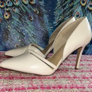 Vince Camuto Size 6 Cream Heels thumbnail 5