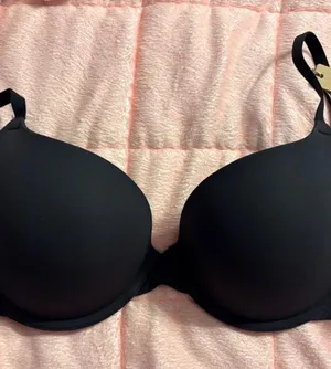SKIMS Bra thumbnail 1