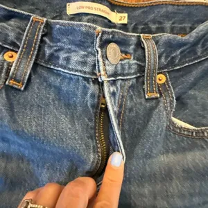 Levi’s low pro straight distressed dark wash jeans 27 thumbnail 9