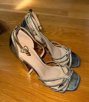 Windsor Gold Heels thumbnail 1