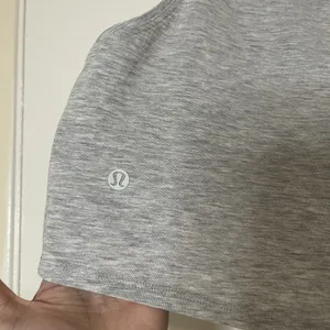 Lululemon light grey cropped active keyhole back tank size 4 thumbnail 3