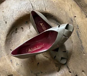 Vintage Evan Picone taupe peep toe women's pump heels retro made in Italy size 9 thumbnail 1