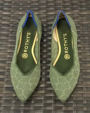 Rothy’s The point flats in Safari green giraffe print women’s size 8 thumbnail 1