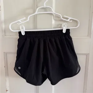 Lululemon On‎ The Fly black shorts size 4 Tall thumbnail 8