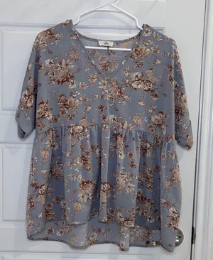 entro Blue Floral Babydoll Blouse Size Small Boho Peplum Top thumbnail 1
