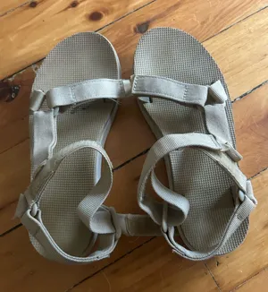 Teva universal tan beige sandals women’s 7 used see wear thumbnail 1