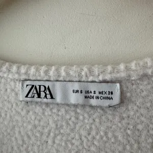 Zara V Neck Fuzzy‎ Soft Sherpa-Like White Textured Sweater thumbnail 4