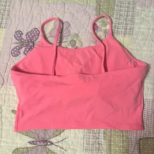 Pink crop top with built in bra #croptop #athleisure Would be suitable for sports Could fit size XS-M thumbnail 3