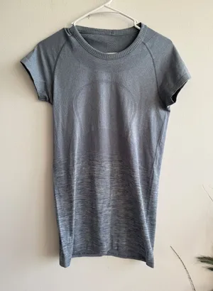 Lululemon Swiftly‎ Tech Short Sleeve Blue Gray Heather Athletic Top Size 6 thumbnail 1