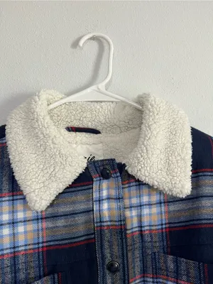 Aerie Cropped Plaid Sherpa-Lined Jacket in Navy thumbnail 11