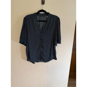 T Tahari Blouse Deep Slate Blue L Womens Silky Short Sleeve V-Neck NEW Office thumbnail 12
