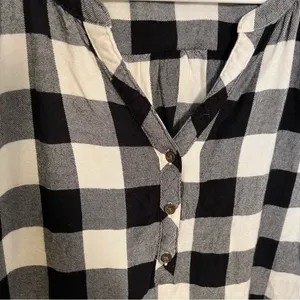 Universal Thread Women's Size Small Popover Blouse Black Cream Plaid Fleece‎ thumbnail 5