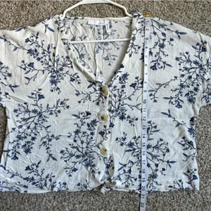 🦋 Luq White Blue Cropped Tie Blouse Casual Summer Floral XXL thumbnail 5