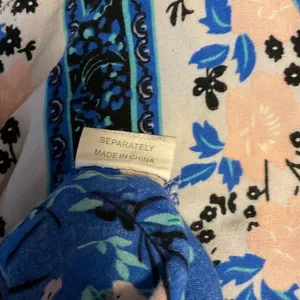 Chic Floral Midi Dress in Blue and Cream thumbnail 9