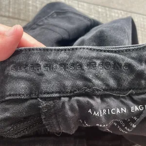 American Eagle Size 0 Black Distressed Super High-Rise Jeggings thumbnail 6