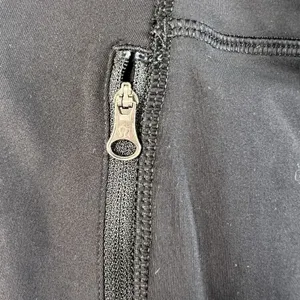 Lululemon Athletica‎ Size 10 Crop Capri Mesh Panel Leggings Black Zip Pockets thumbnail 3