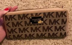 MOVING SALE! [AUTHENTIC] Michael Kors Wallet thumbnail 1