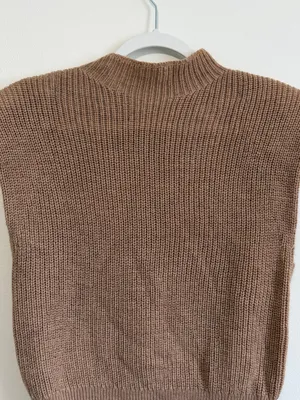 Aritzia Babaton Hazlitt Sweater Vest Size XS Merino Wool Fall Winter thumbnail 4