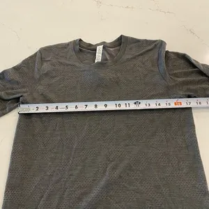 Lululemon Gray Long Sleeve Workout Top Shirt Size‎ 6 thumbnail 7