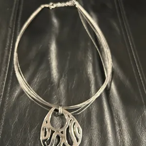 Elegant Silver Pendant Necklace thumbnail 4