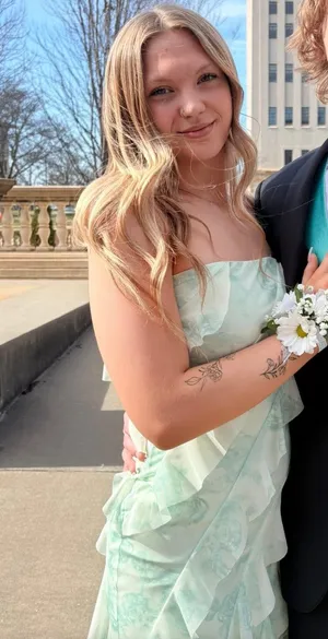 Prom Dress Green thumbnail 2