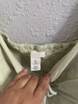 H&M Green dress with puffy sleeves and a tie detail thumbnail 5