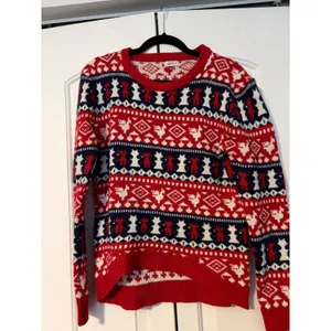 Ardene Women's Red Navy White‎ Reindeer Fair Isle Knit Sweater Size M thumbnail 4