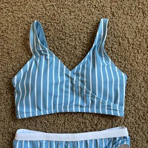 Kindred Bravely Women's Swimsuit Top Small / Bottoms Medium Blue Stripe‎ thumbnail 3