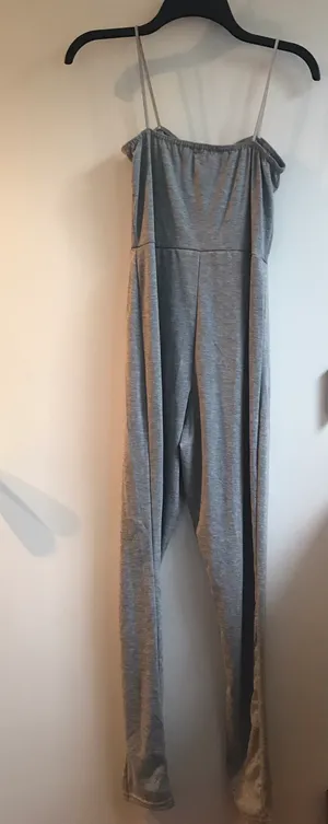 Pretty Little Thing Basic Strappy Jumpsuit thumbnail 6