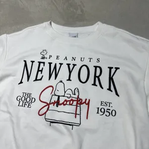 Peanuts Snoopy New York NY Women's Embroidered Sweatshirt SZ XL Pullover Graphic thumbnail 2